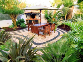 Stylish Garden Apartment by GALMI